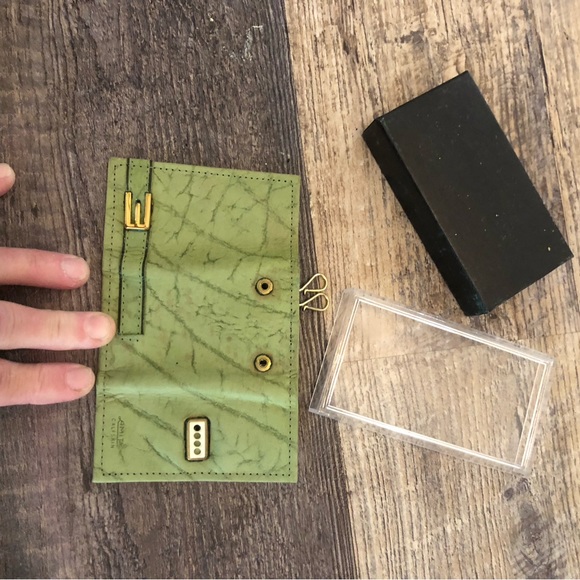 Vintage AMITY Key Case Holder Holds 6 Green Leather In Original Box-NEW - Picture 5 of 5